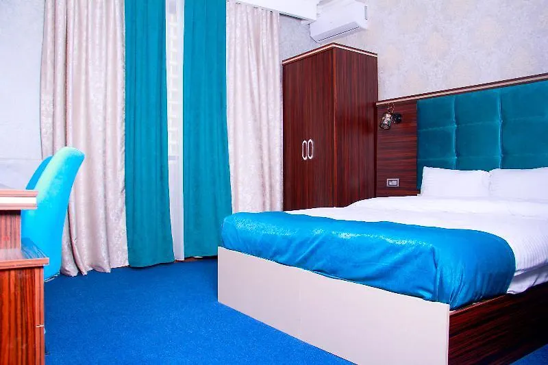 Mildom Hotel باكو